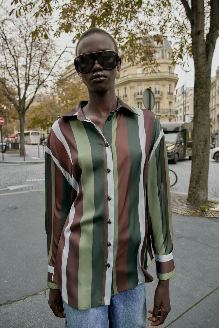 Рубашка из полосатого атласа