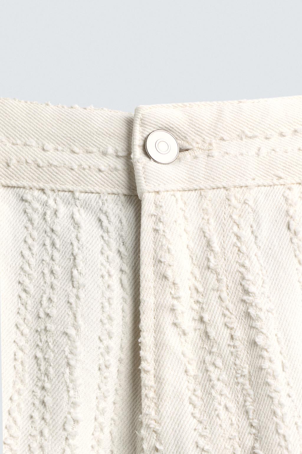 ДЖИНСЫ В ПОЛОСКУ С РЕЛЬЕФНЫМ УЗОРОМ