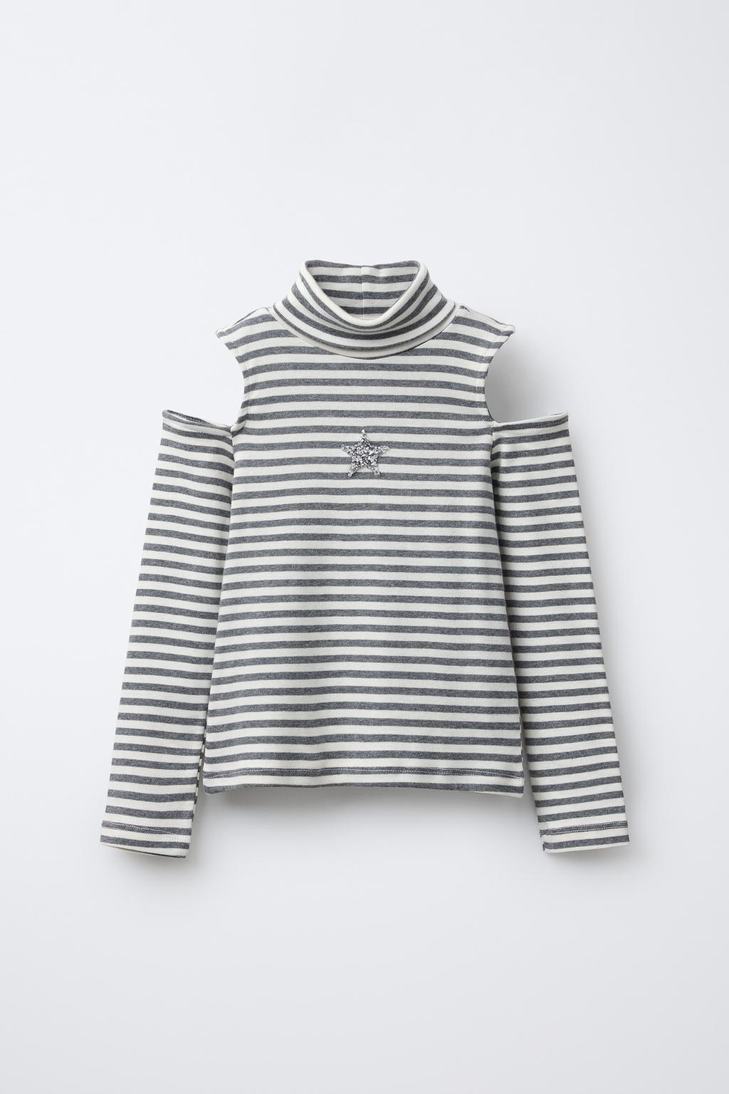 ФУТБОЛКА С ВОРОТНИКОМ-СТОЙКОЙ И ВЫРЕЗАМИ