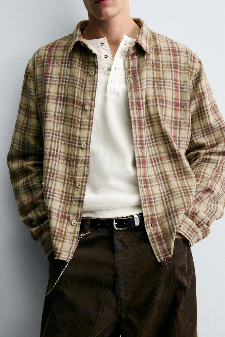 Рубашка в клетку с рваными эффектами