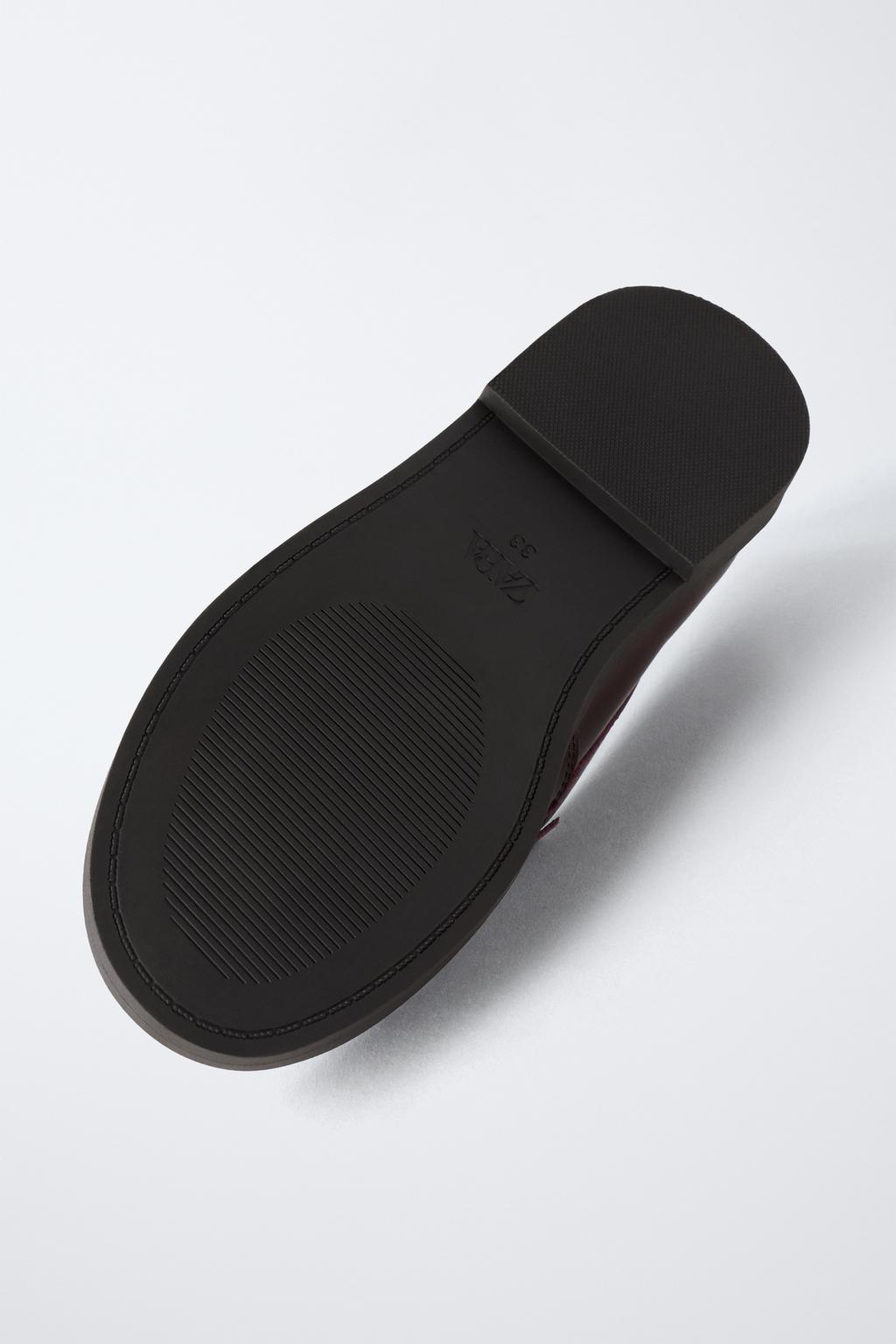 Лоферы с кисточками из кожи ограниченной коллекции