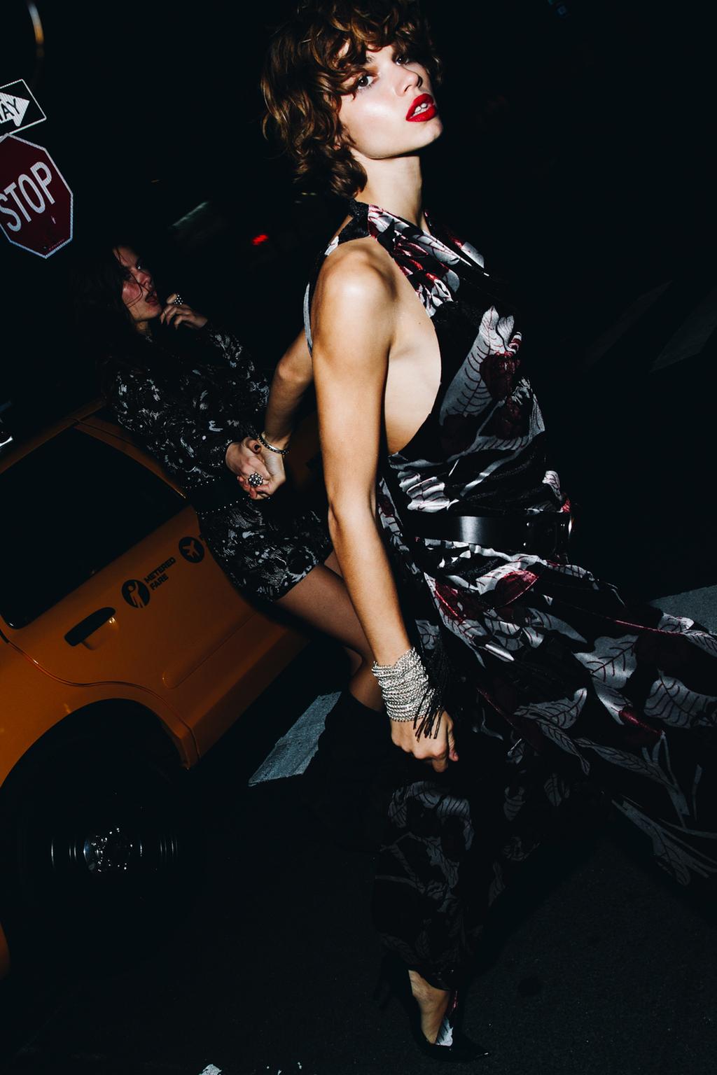 БАРХАТНОЕ ПЛАТЬЕ С ВЫШИВКОЙ