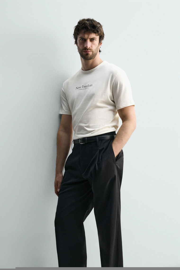 Футболка с принтом в виде текста