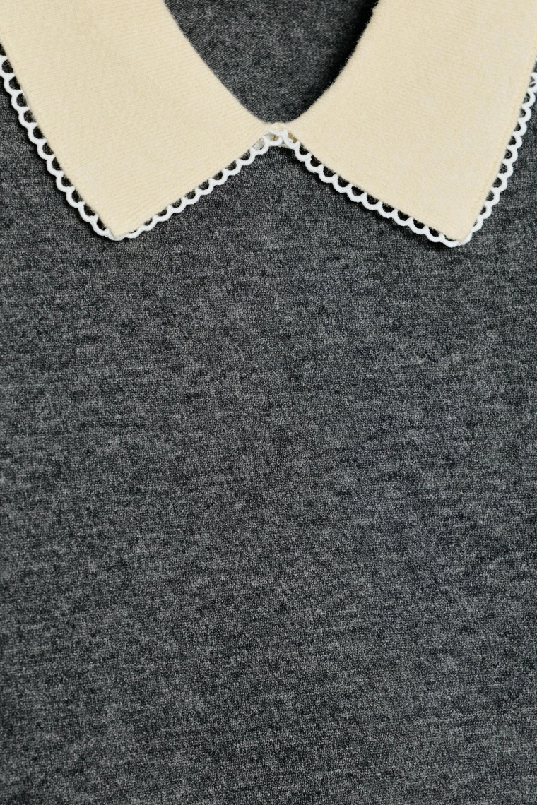 Поло-футболка с кружевными вставками