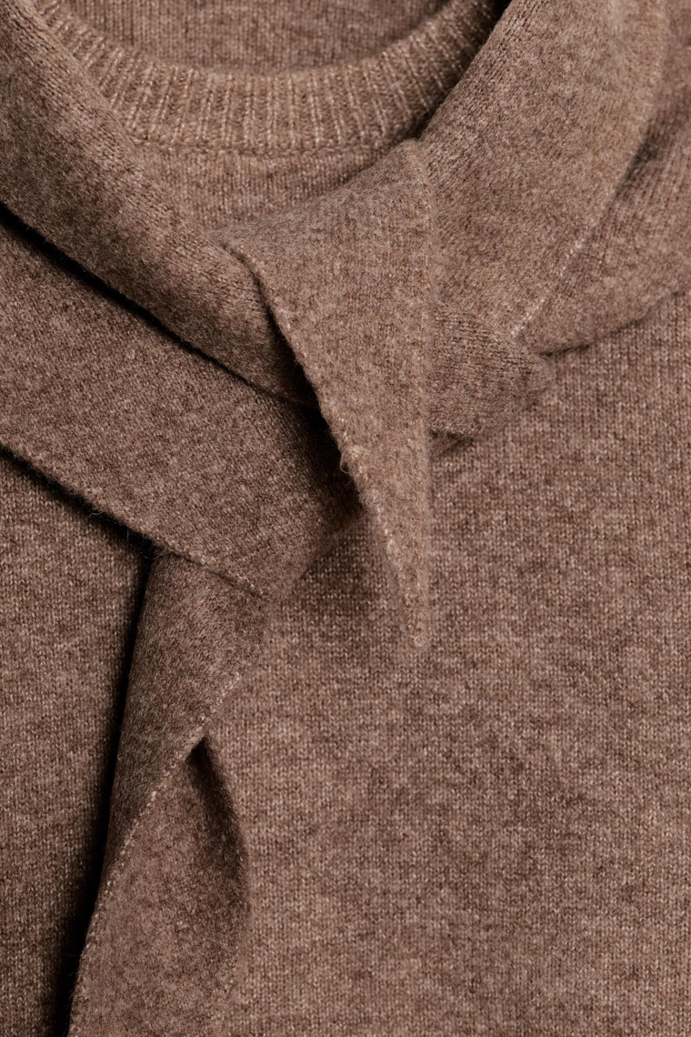 Джемпер из вязаной ткани с шарфом