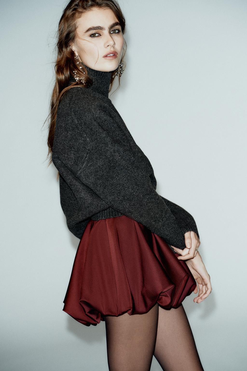 МЯГКИЙ ТРИКОТАЖНЫЙ СВИТЕР С ВОРОТНИКОМ-СТОЙКОЙ