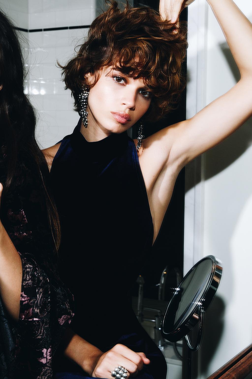 ДЛИННОЕ ПЛАТЬЕ С ОТКРЫТОЙ СПИНОЙ