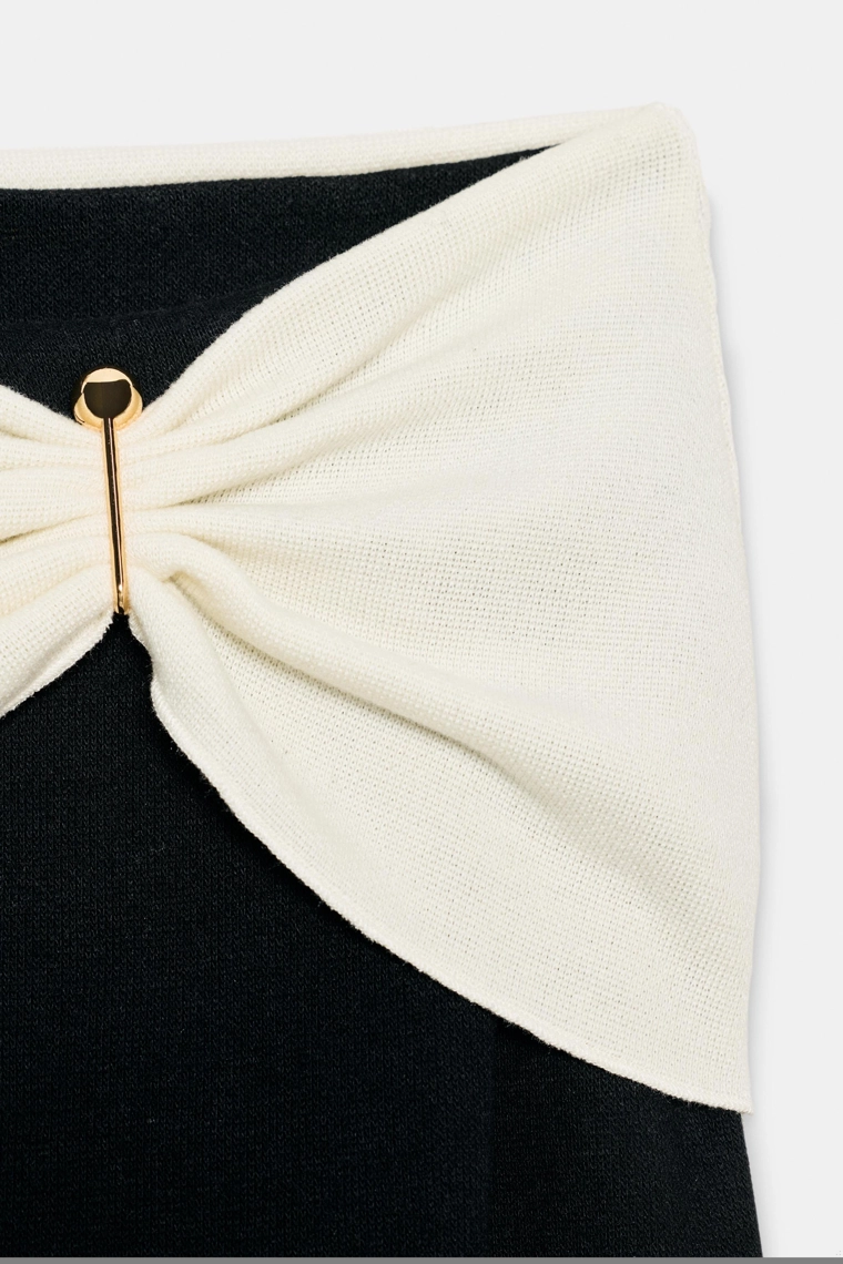 Мягкий топ с пряжкой