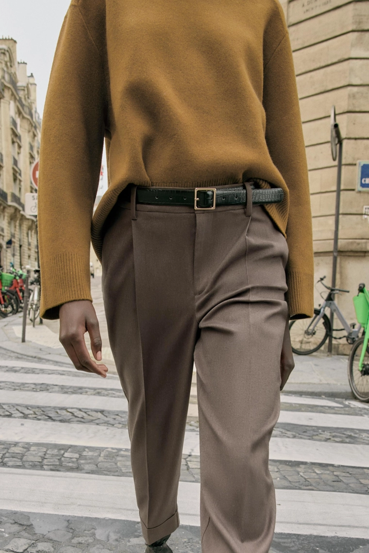 Брюки с подворотами и поясом