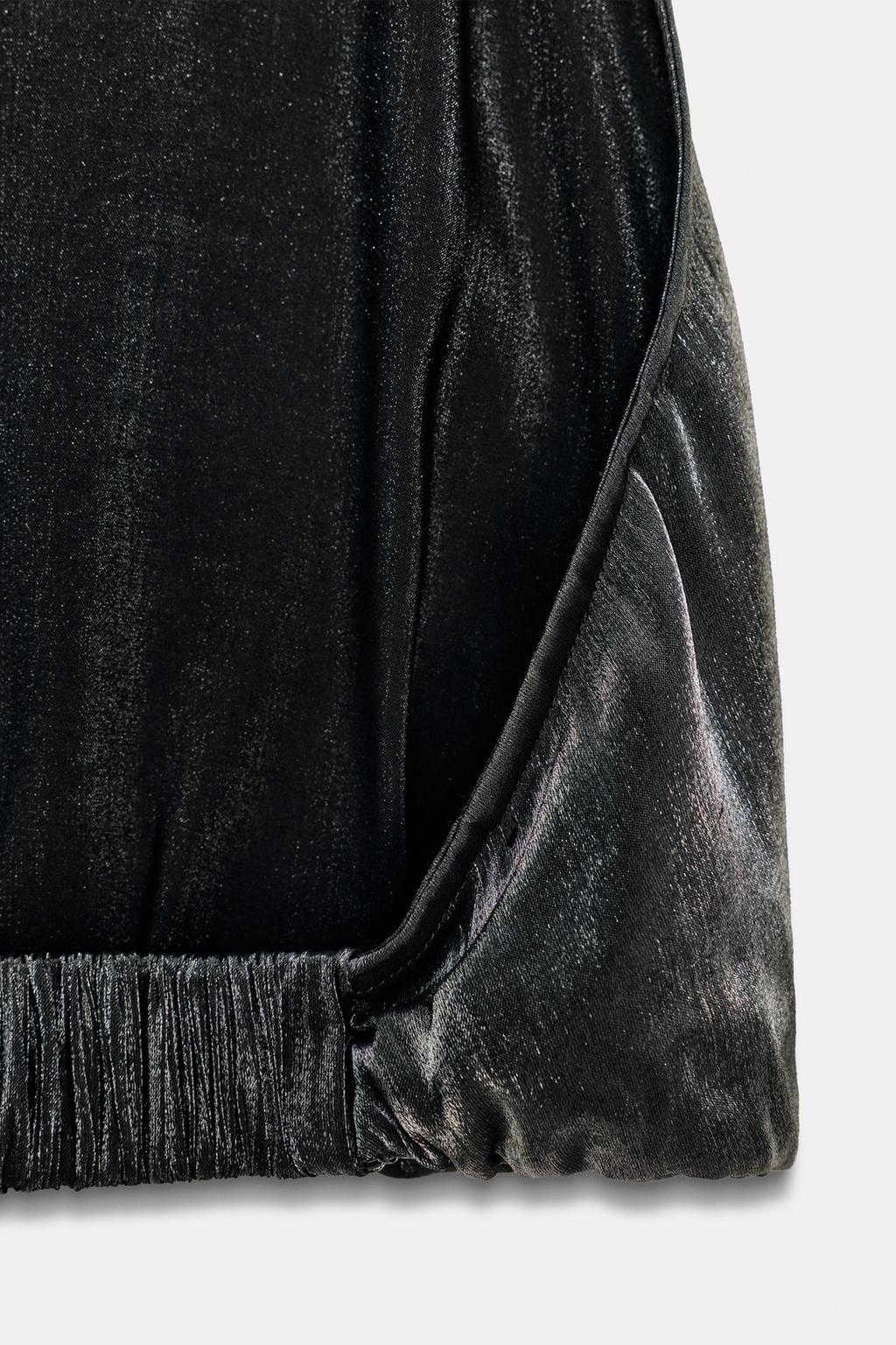 ЭЛАСТИЧНЫЙ ТОП С ГОРЛОВИНОЙ ХАЛТЕР