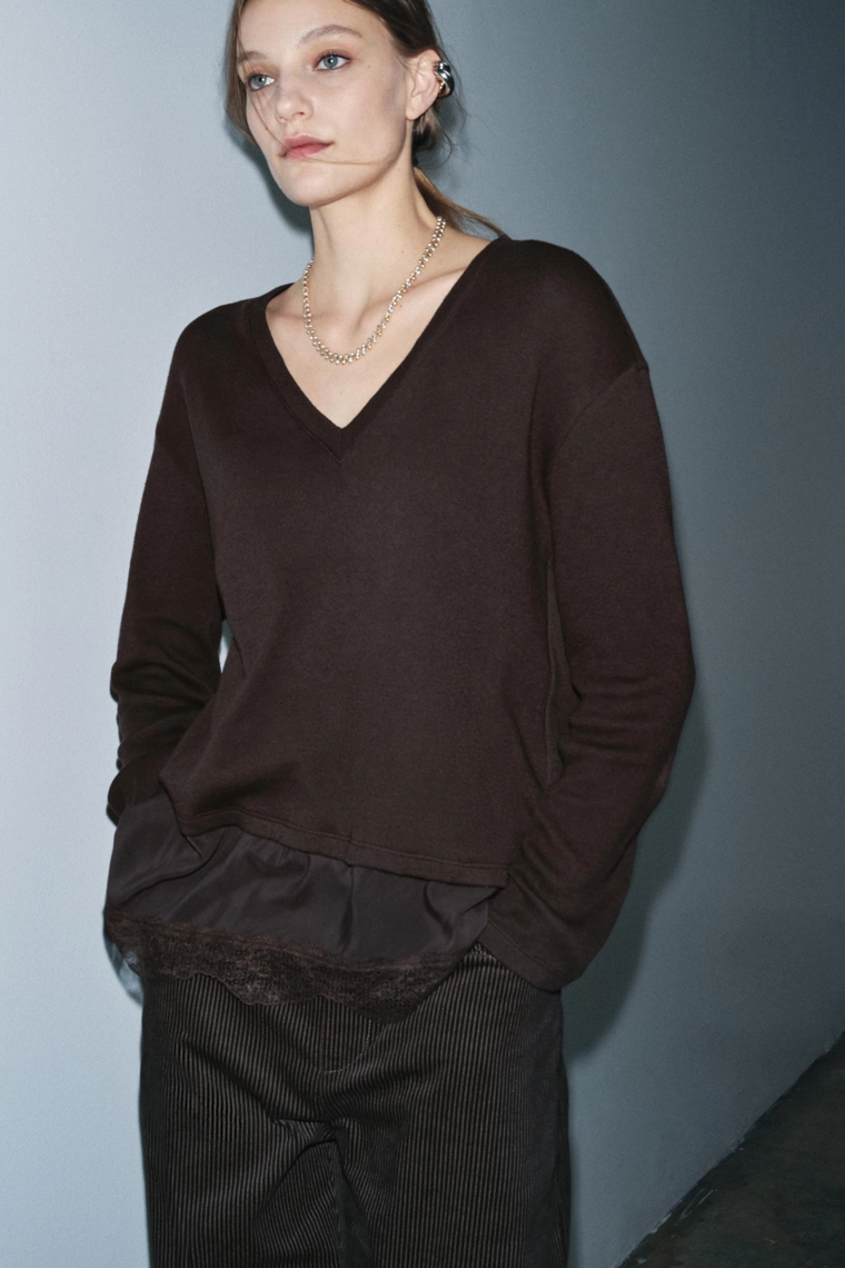 Футболка с кружевными вставками