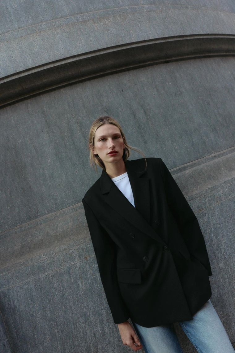 Пиджак оверсайз с двубортной застежкой