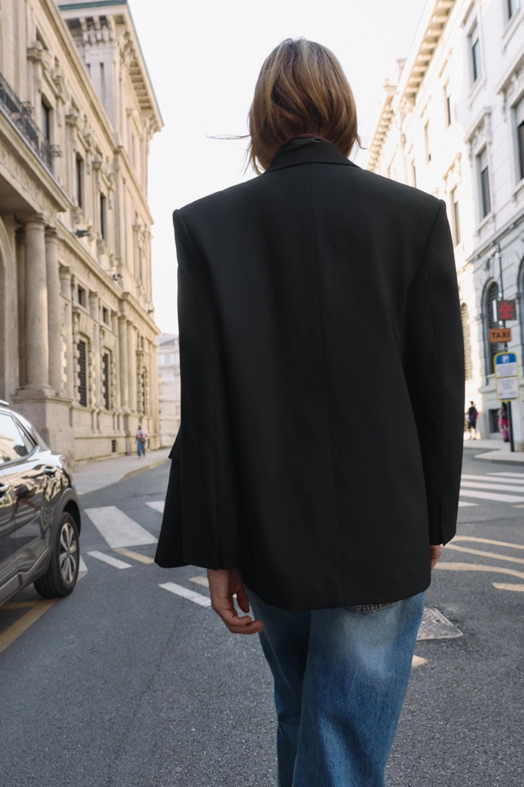Пиджак оверсайз с двубортной застежкой
