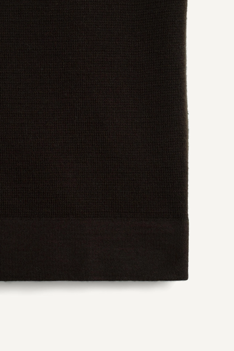 Вязаный топ без рукавов