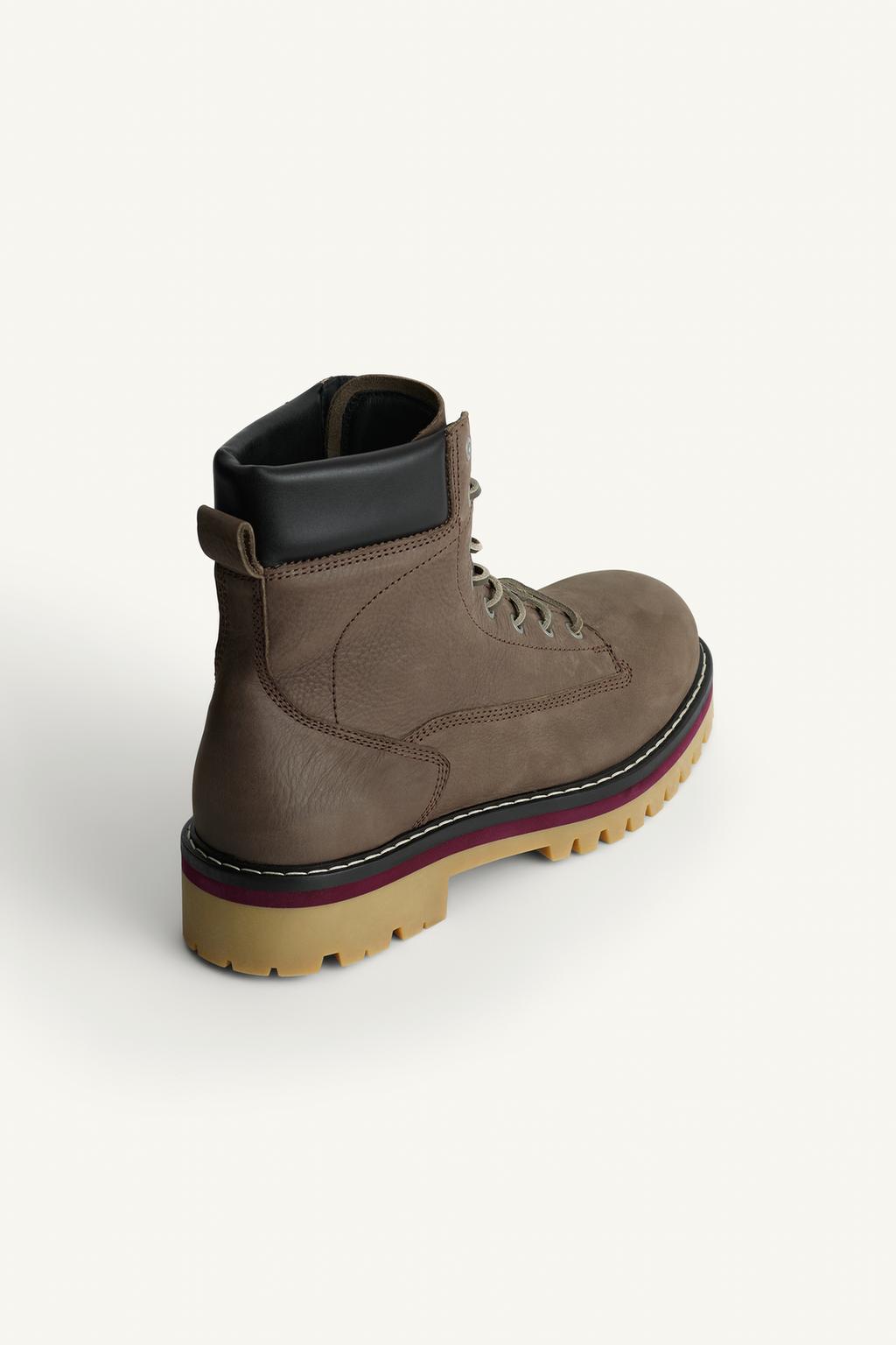 Кожаные сапоги