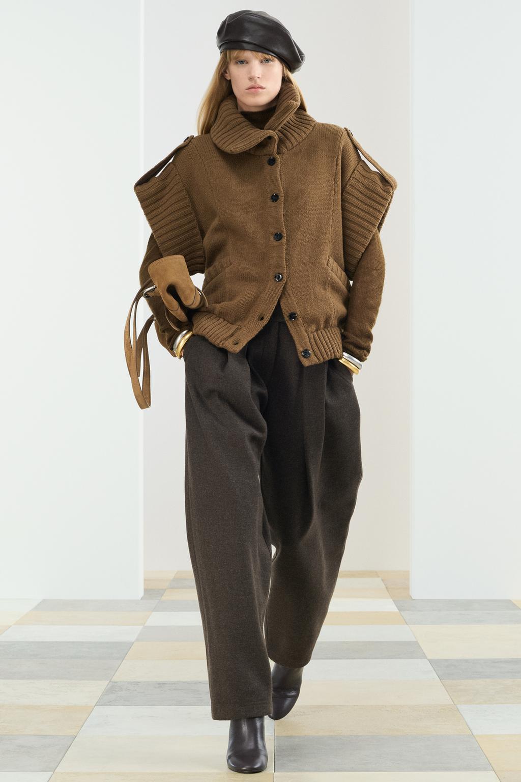 Жилет из вязаной ткани с лацканами