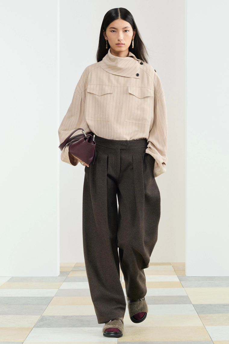 Рубашка с полосками и карманами