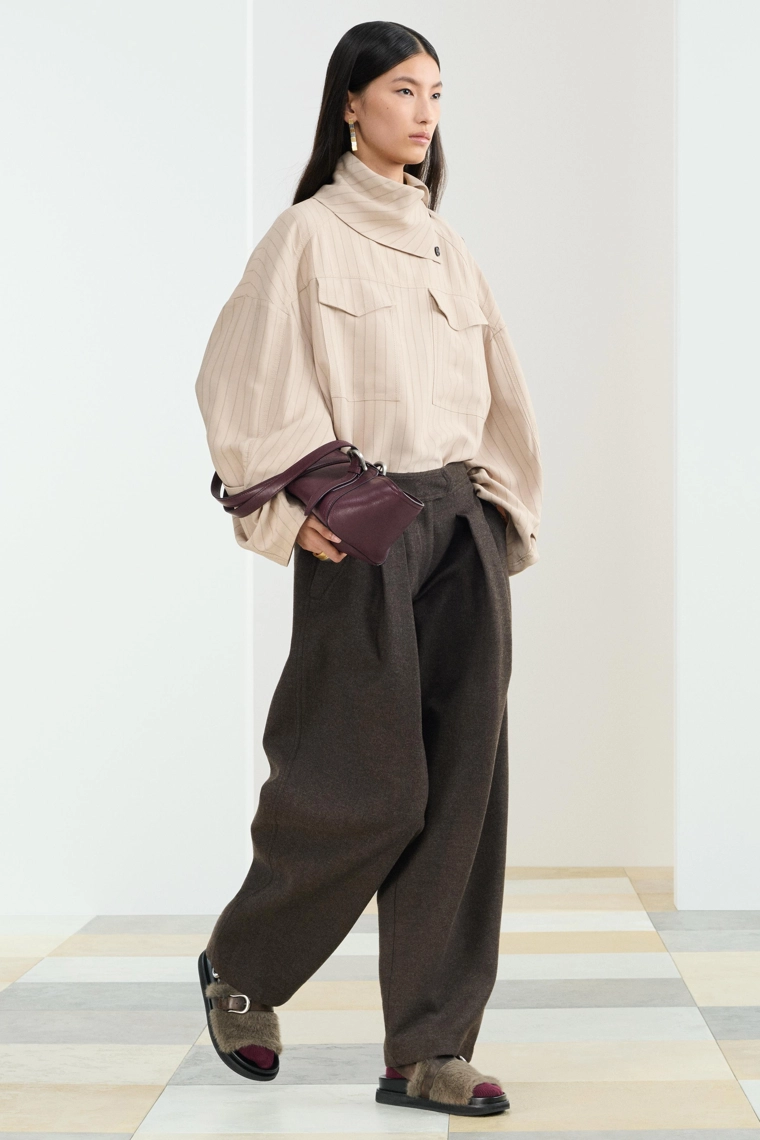 Рубашка с полосками и карманами