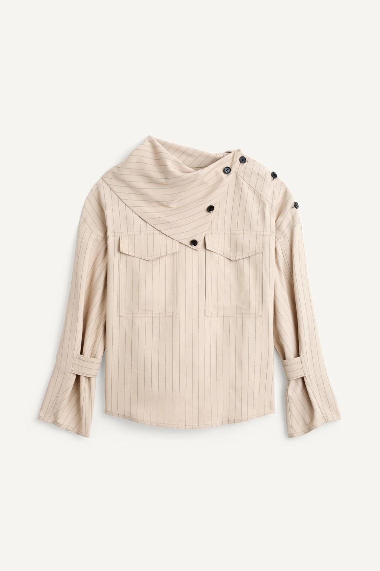 Рубашка с полосками и карманами