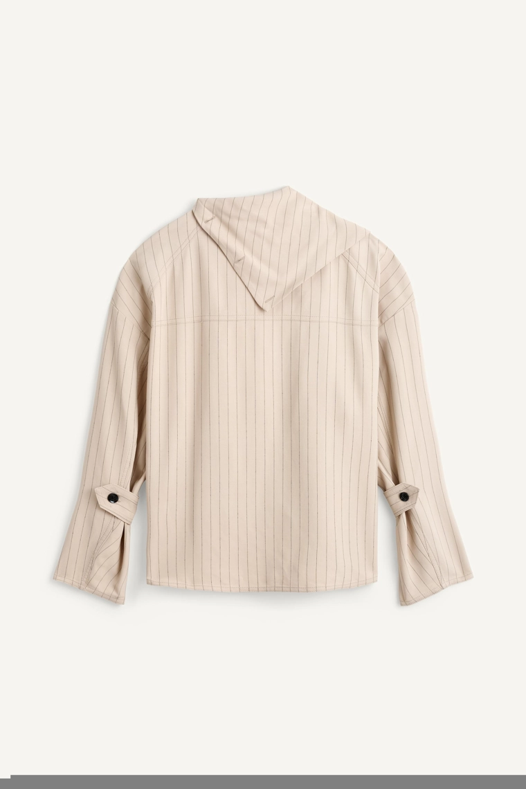 Рубашка с полосками и карманами