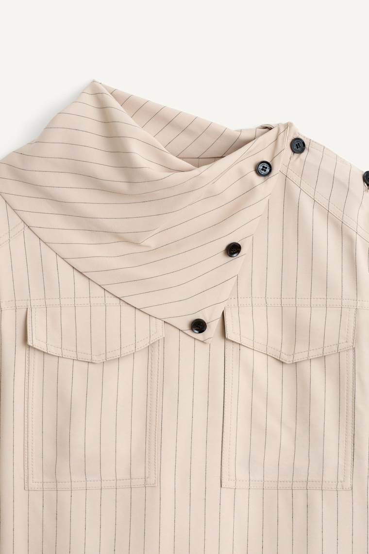 Рубашка с полосками и карманами