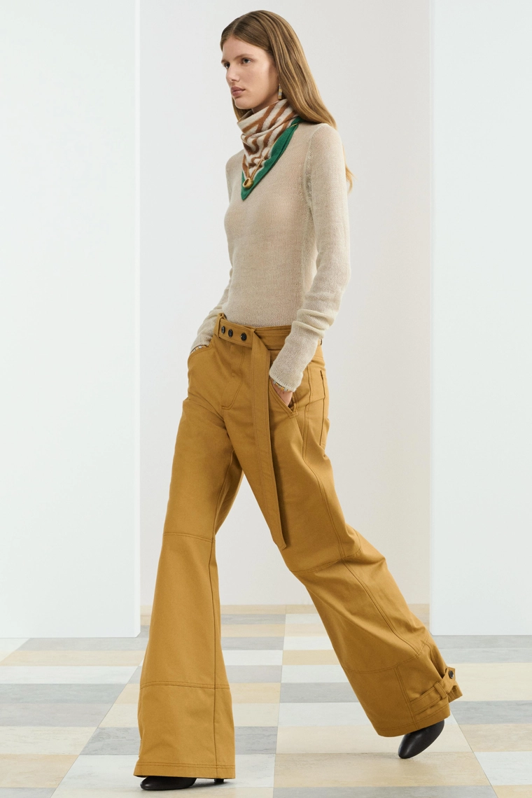 Свитер с высоким воротником