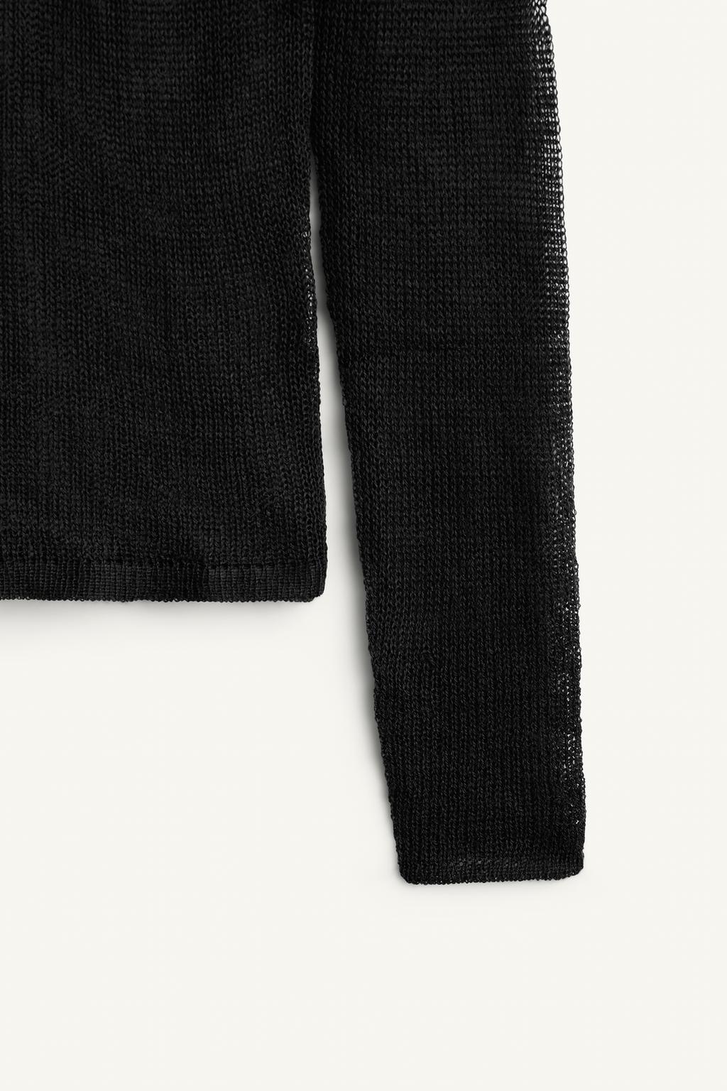 Свитер с высоким воротником