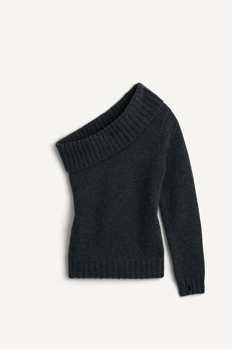 Свитер из пряжи шерсти