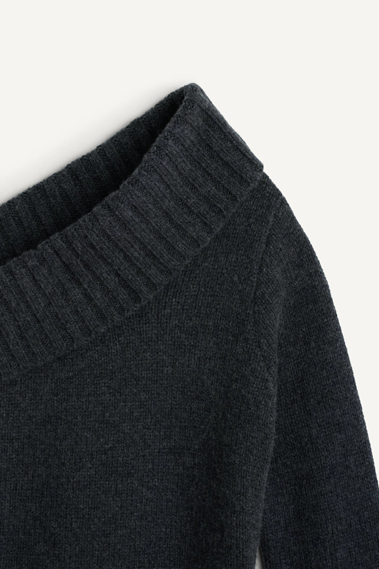 Свитер из пряжи шерсти