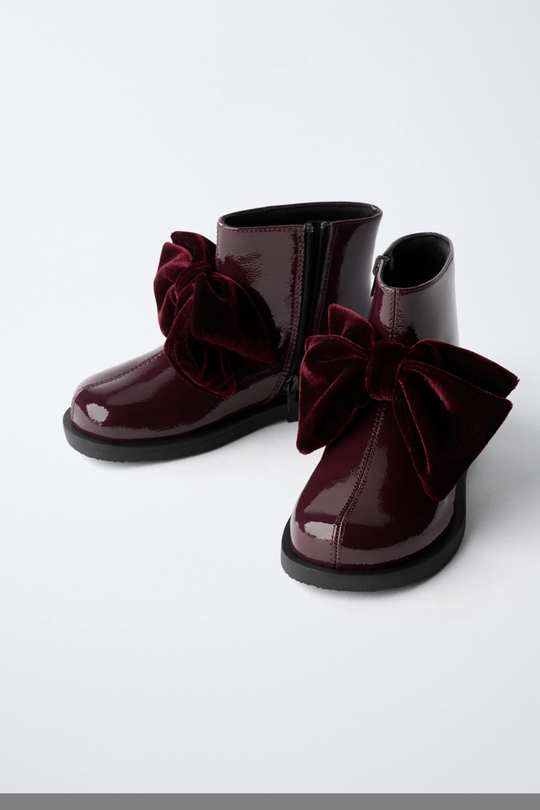 Лаковые ботильоны с бантом