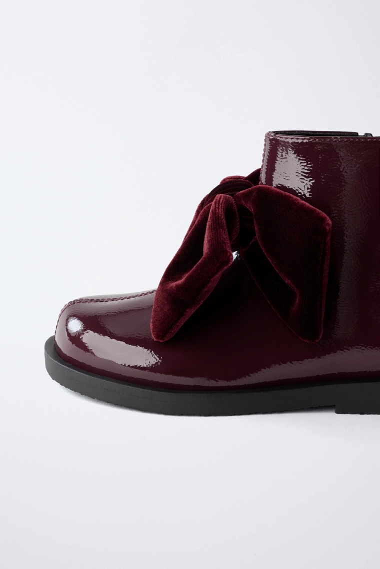 Лаковые ботильоны с бантом