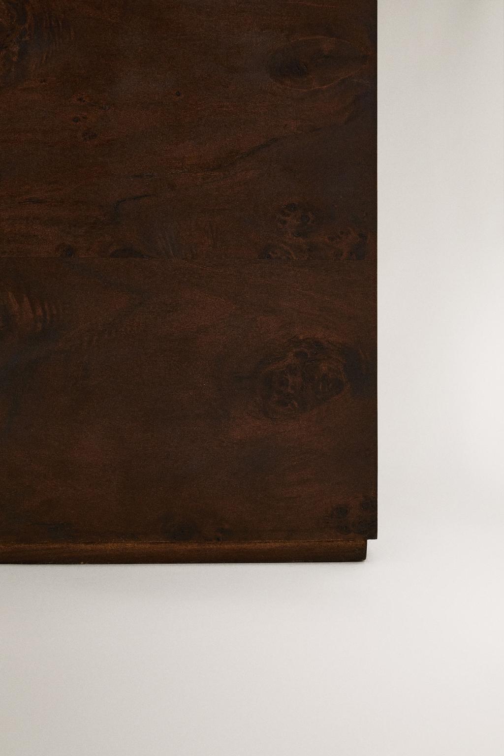 Столик из корня дерева кубической формы