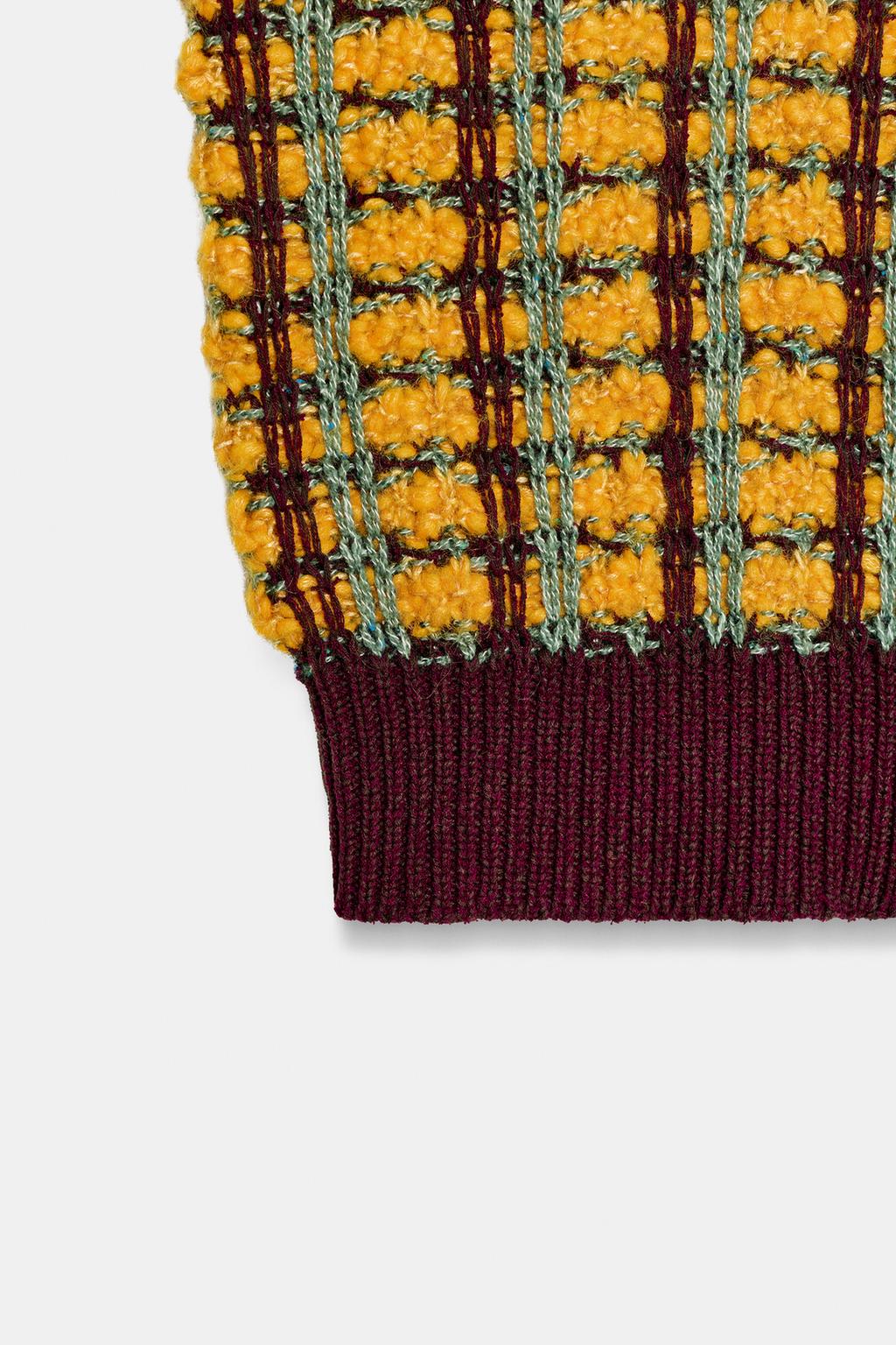 ЖИЛЕТ ИЗ РЕЛЬЕФНОГО ТРИКОТАЖА