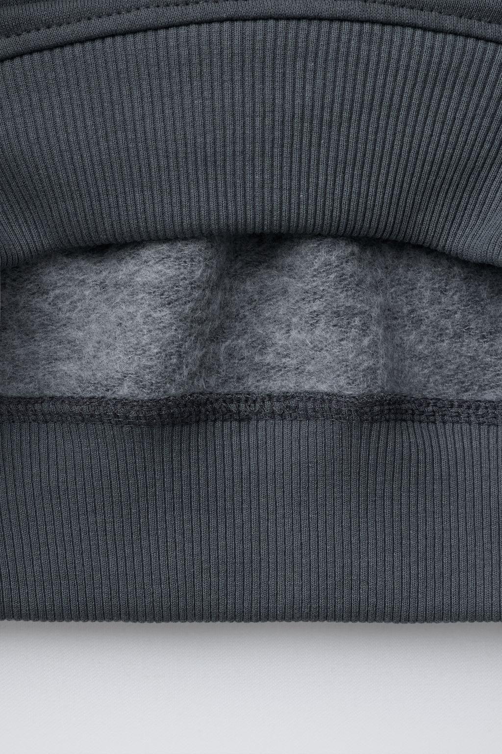 ТОЛСТОВКА С ПРИНТОМ STRANGER THINGS ™/ © NETFLIX