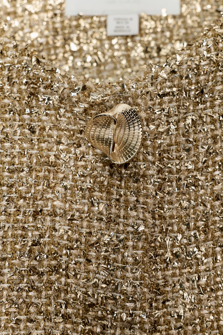 Короткий пиджак с текстурой и металлической нитью