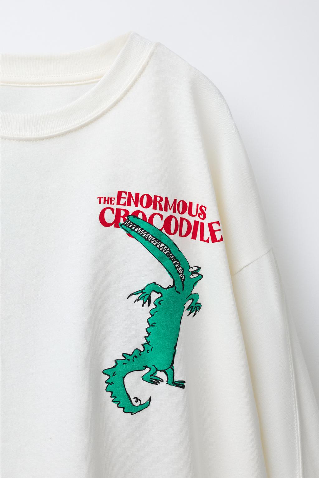 ФУТБОЛКА С ПРИНТОМ THE ENORMOUS CROCODILE ROALD DAHL ©
