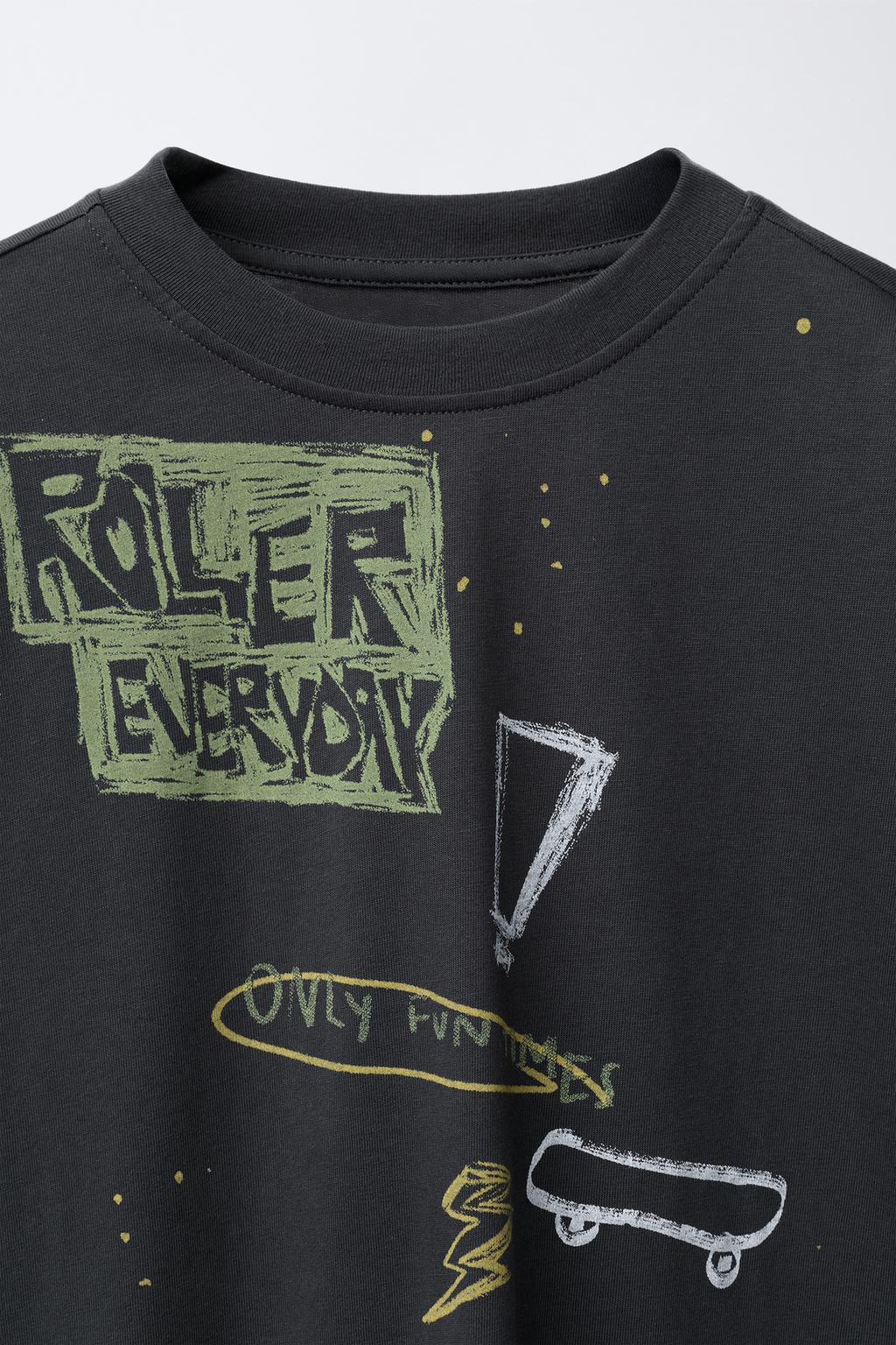 ФУТБОЛКА С ПРИНТОМ ГРАФФИТИ