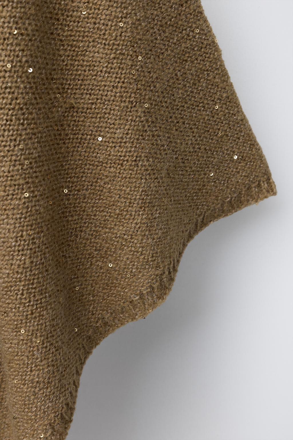 ТРИКОТАЖНАЯ НАКИДКА С ПАЙЕТКАМИ