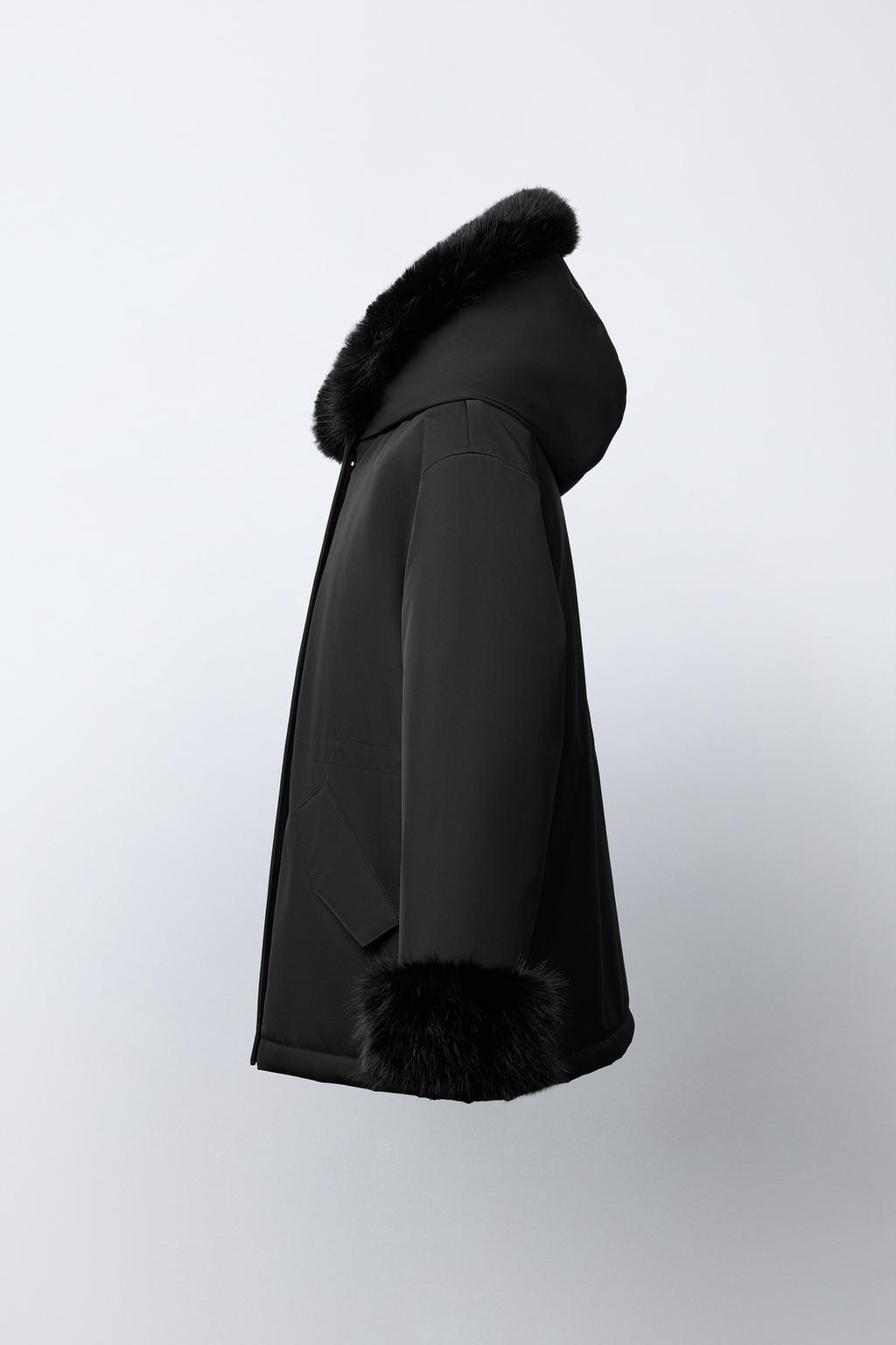 ПАРКА С КАПЮШОНОМ И ИСКУССТВЕННЫМ МЕХОМ