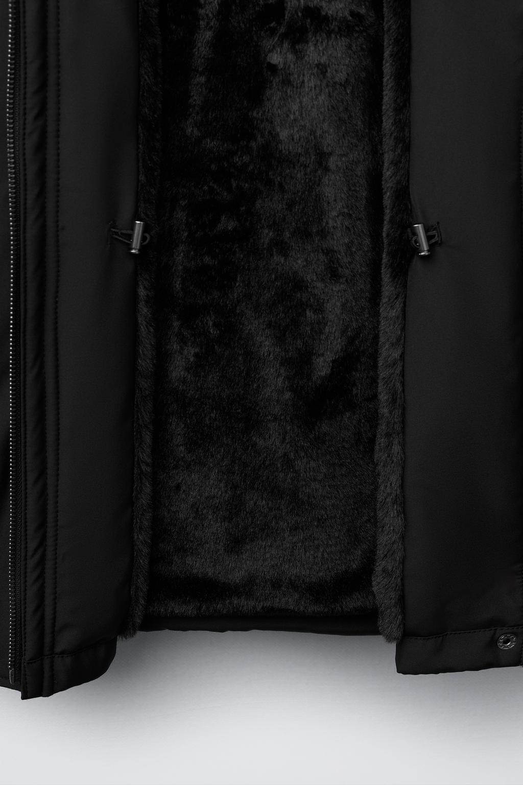 ПАРКА С КАПЮШОНОМ И ИСКУССТВЕННЫМ МЕХОМ