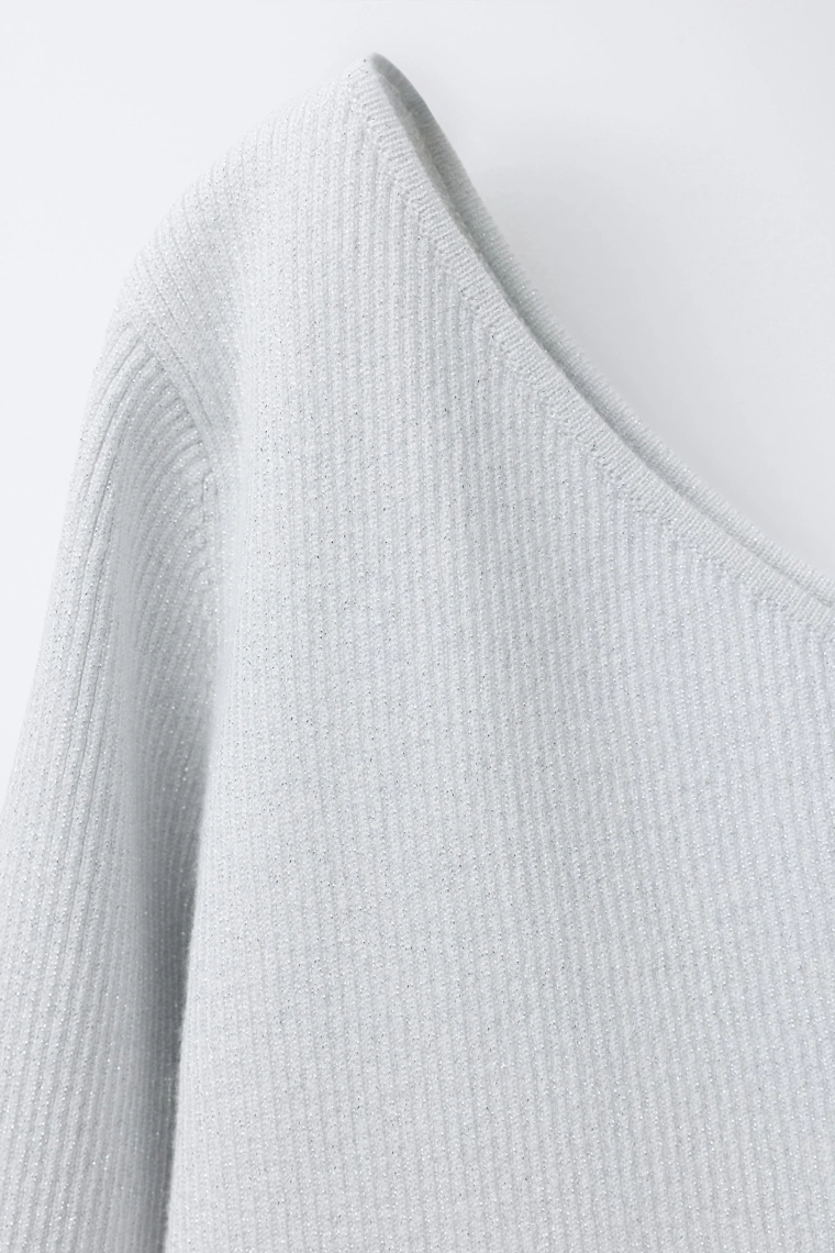 Мерцающий асимметричный свитер