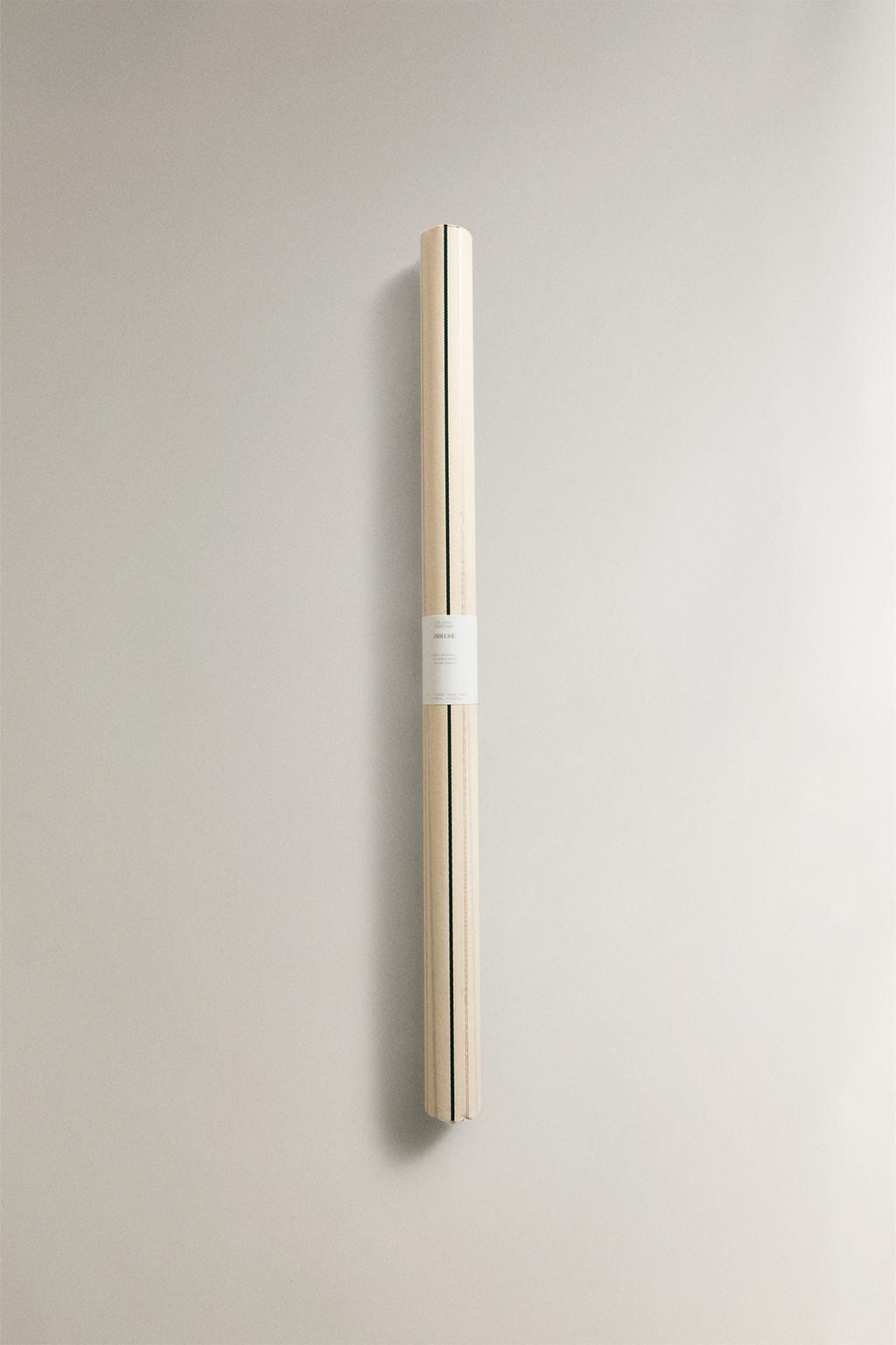 Бумажная упаковка для подарков на рождество с чередующимися полосами