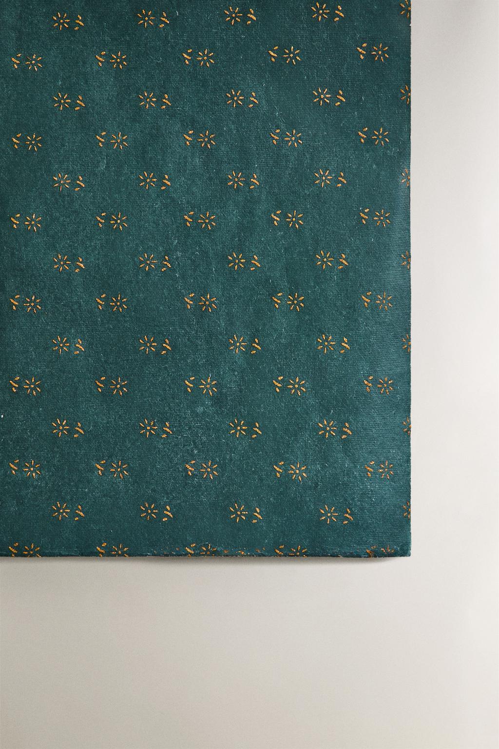 Праздничная глянцевая упаковочная бумага с цветочным узором