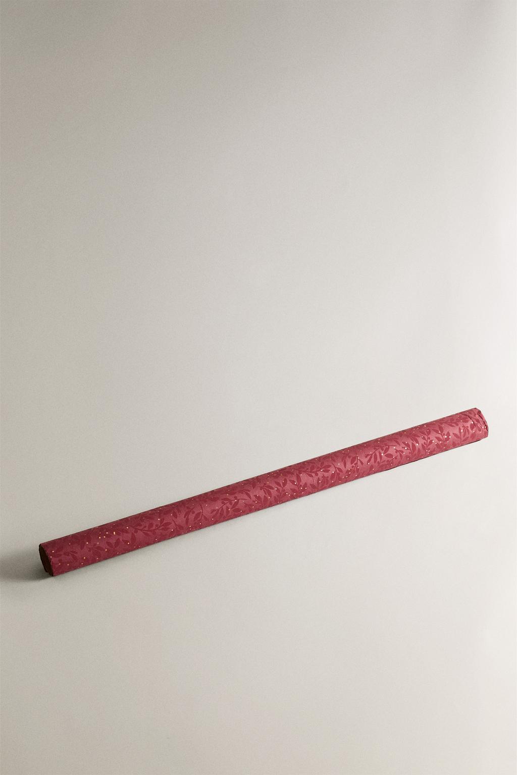 Бумажная упаковка с изображением омелы для рождественских подарков