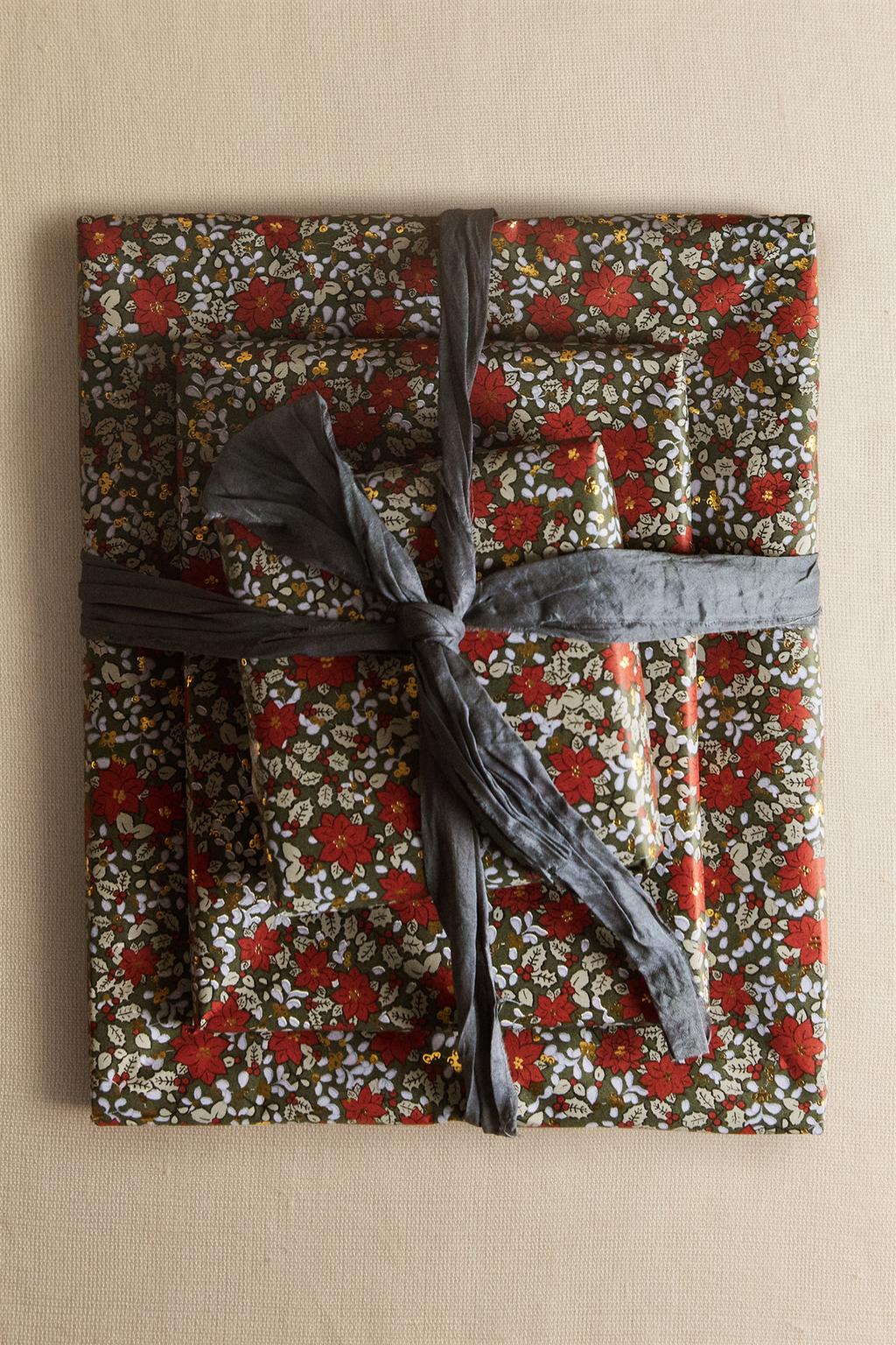 Папка для упаковки подарков с рождественским цветочным узором