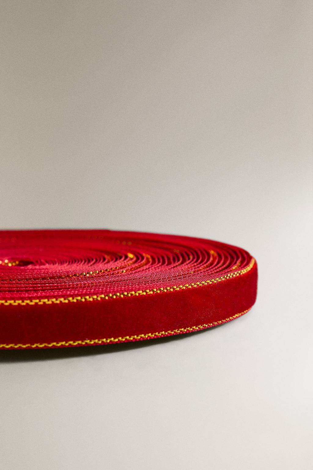 Ленточка для новогодних подарков с металлическим краем