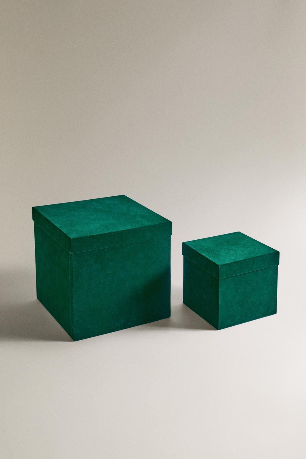 Зеленая бархатная квадратная новогодняя коробка