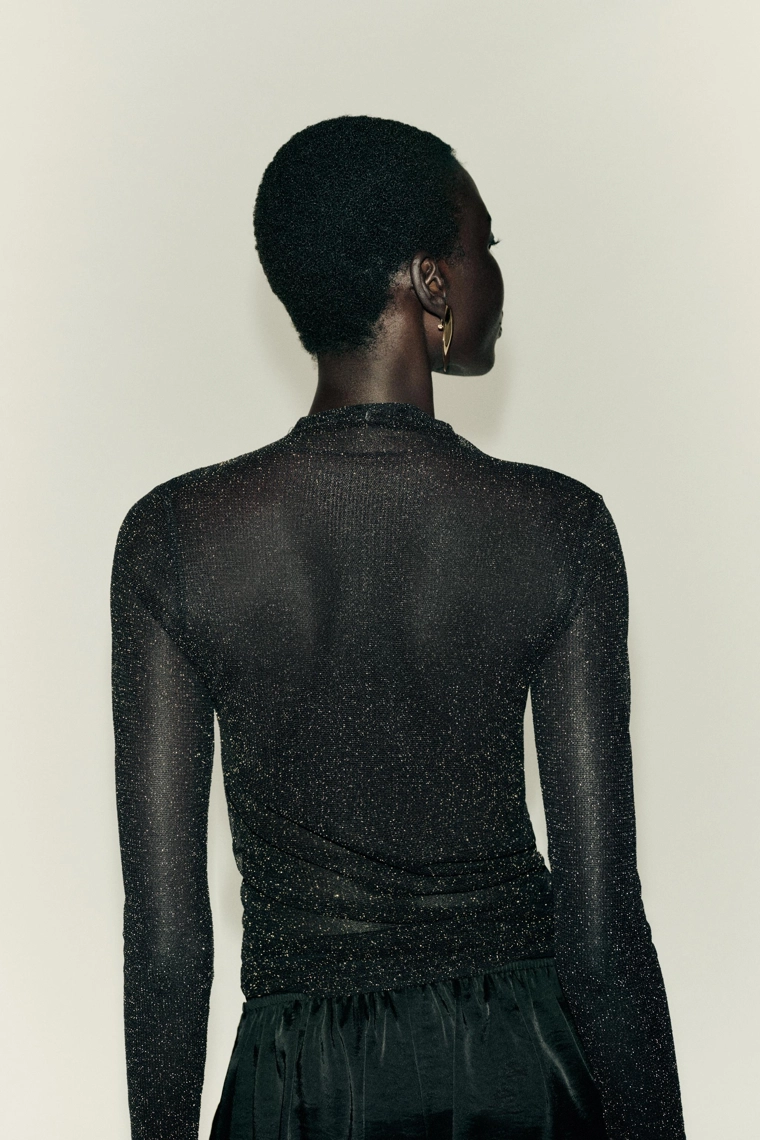 Топ с металлической нитью