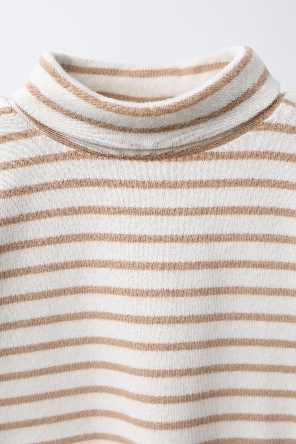 ТОП С ВОРОТНИКОМ-СТОЙКОЙ