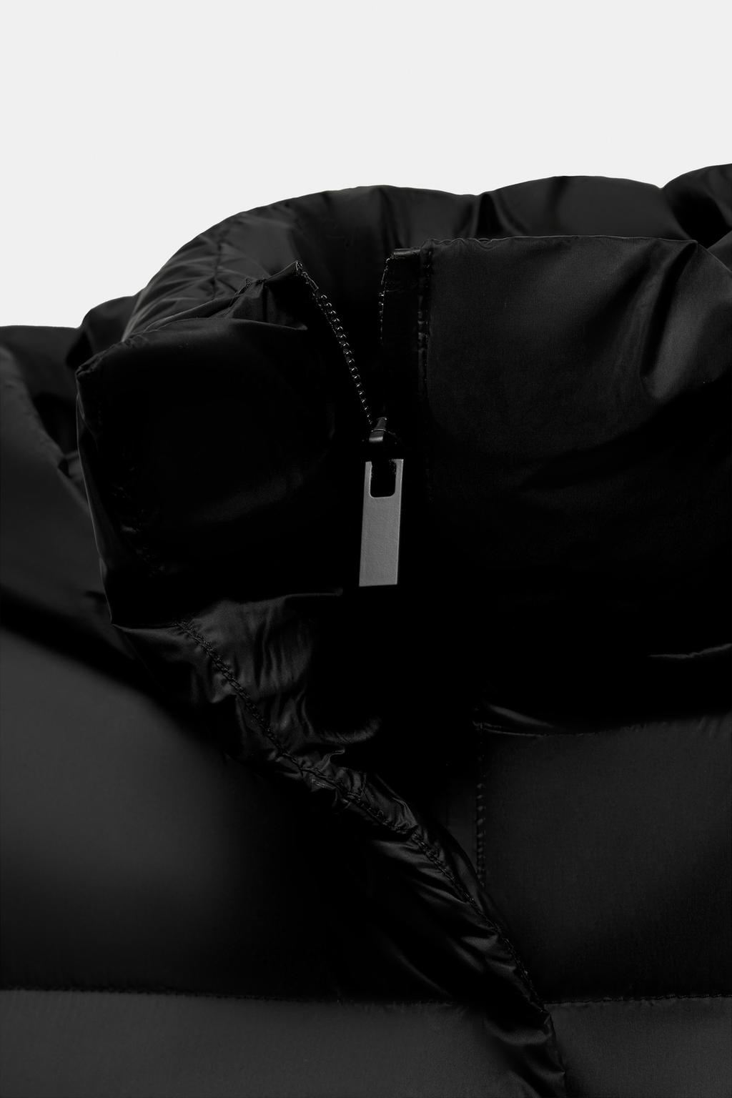 ВОДОНЕПРОНИЦАЕМЫЙ ВЕТРОЗАЩИТНЫЙ ПУХОВИК С КАПЮШОНОМ ИЗ ПЕРА И ПУХА